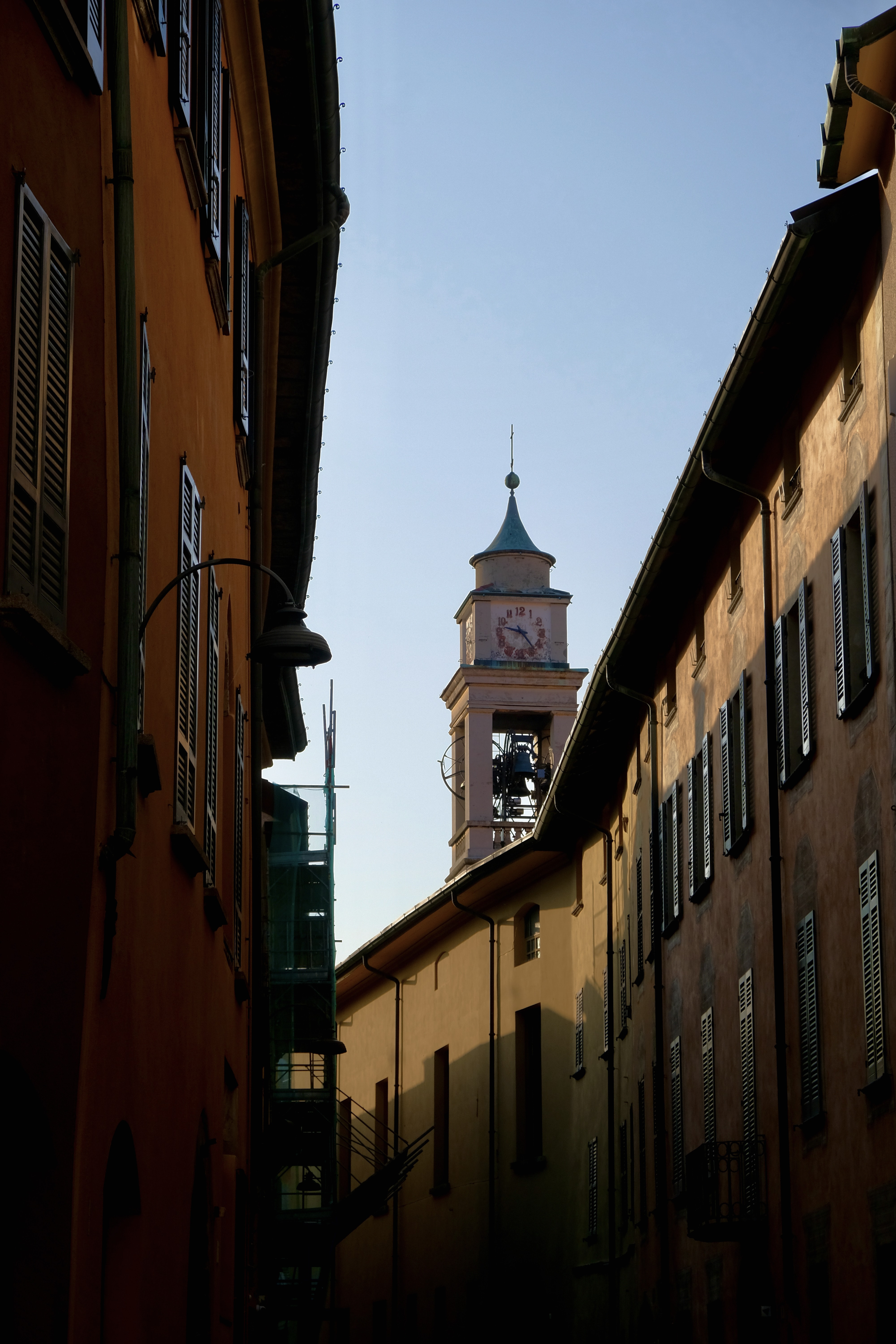 contraste-couleur-tour-ombre-como-photographe-poster-architecture-lombardie-italie-claire-favry